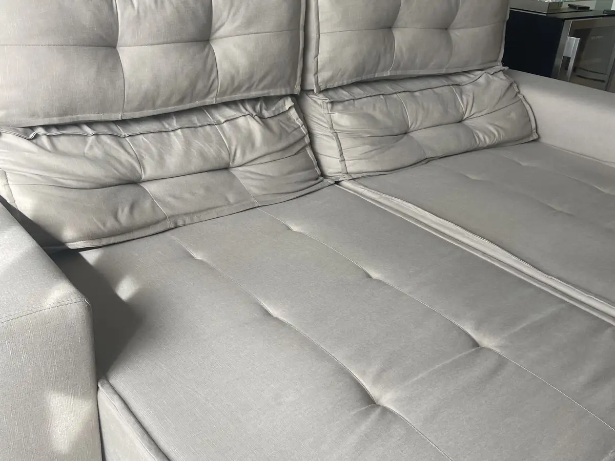 Sofá retrátil depois da higienização Soffã, limpo e revitalizado